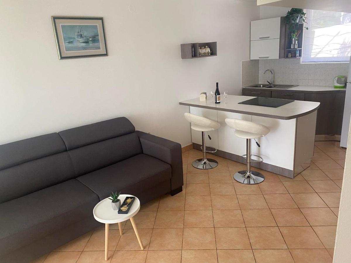 Apartment App Ra *