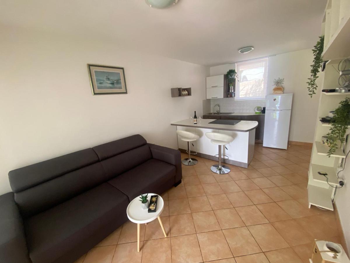 Apartment App Ra *